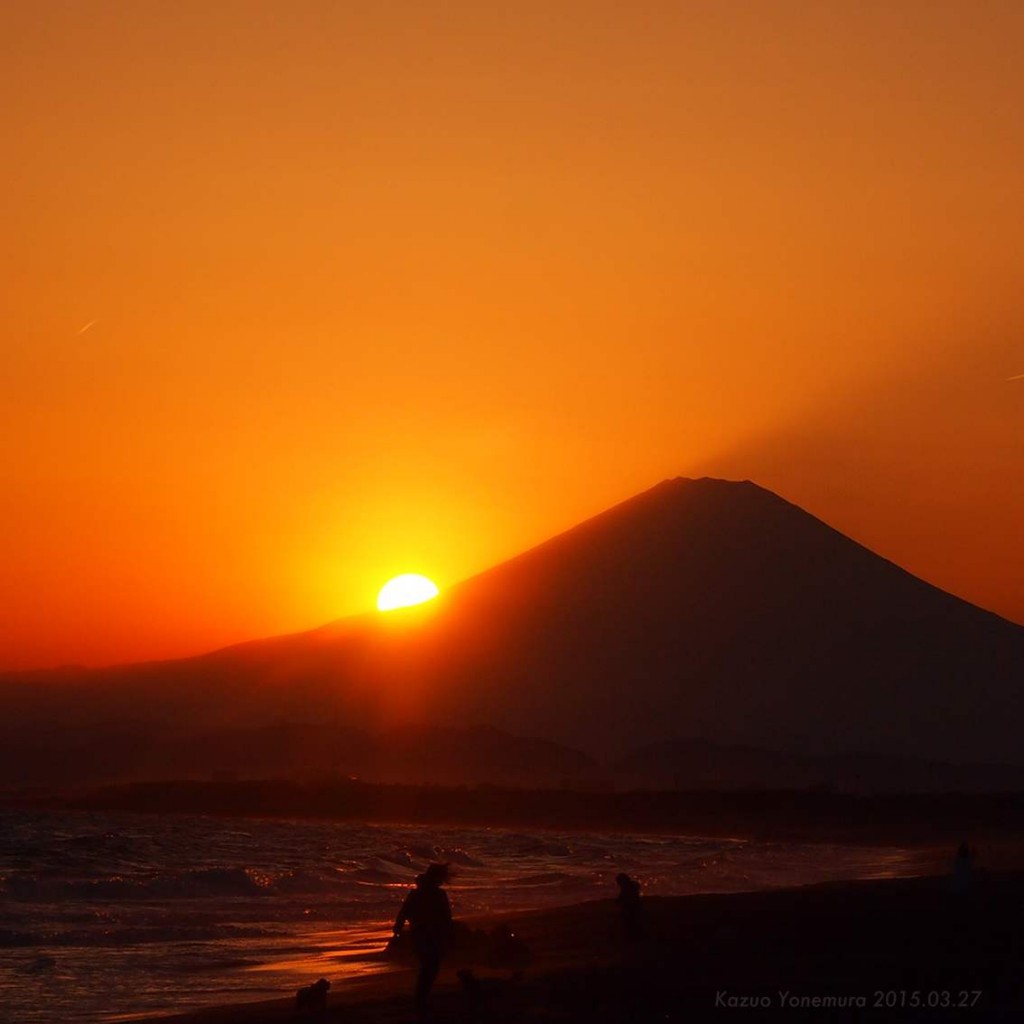 湘南鵠沼海岸のダイヤモンド富士直前の写真2015.03.27